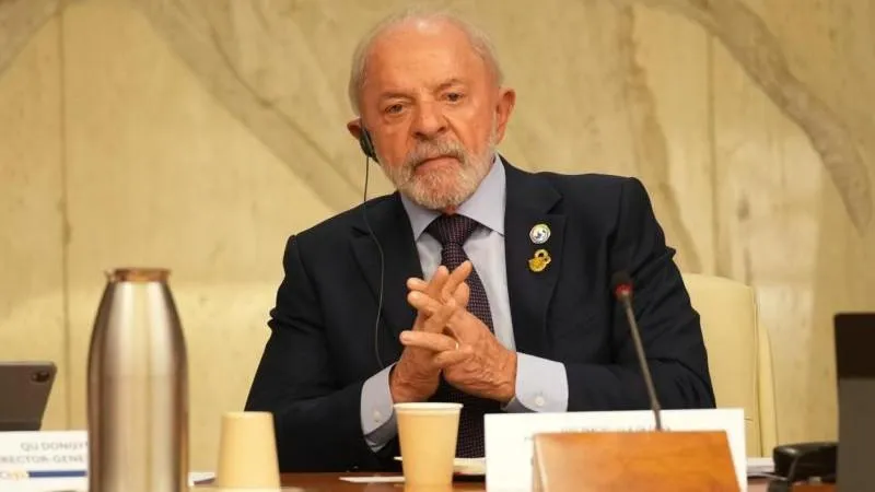 Lula da Silva Calls Bolsonaro's Departure from Brazil a Shame