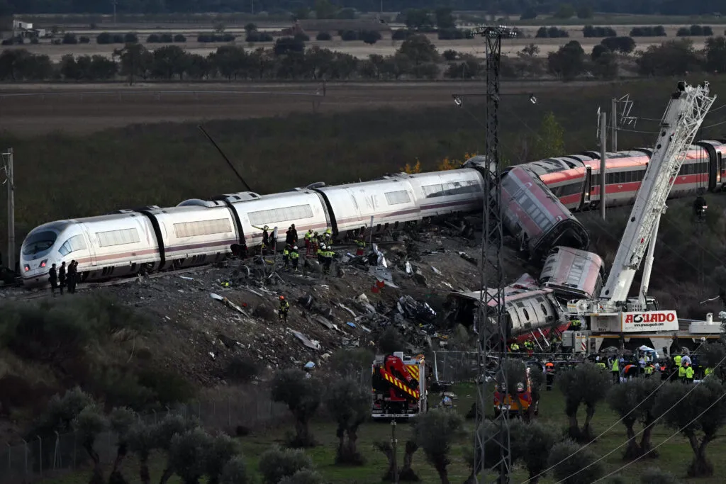 Train disaster inflicts fresh blow to Sánchez’s slim re‑election hopes