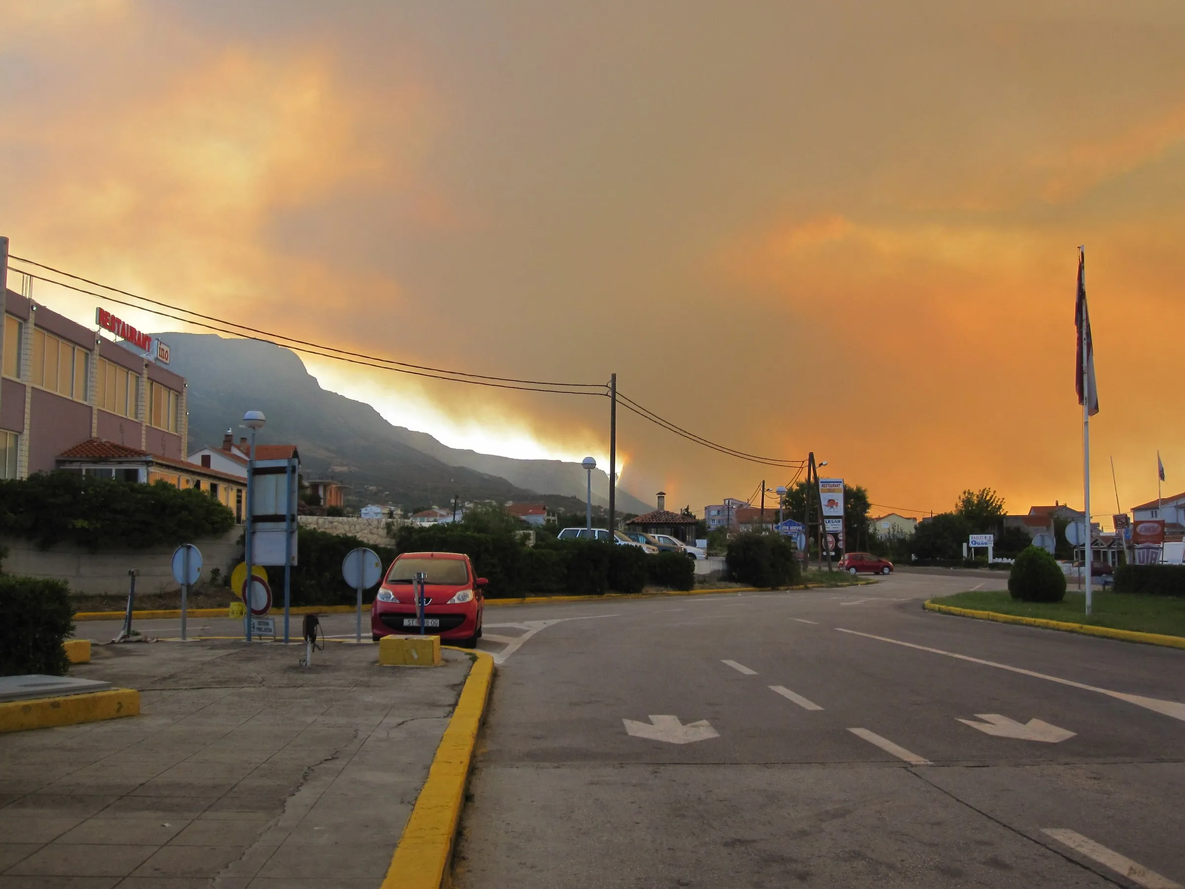 New research warns Europe’s wildfire area could almost triple — but political context matters