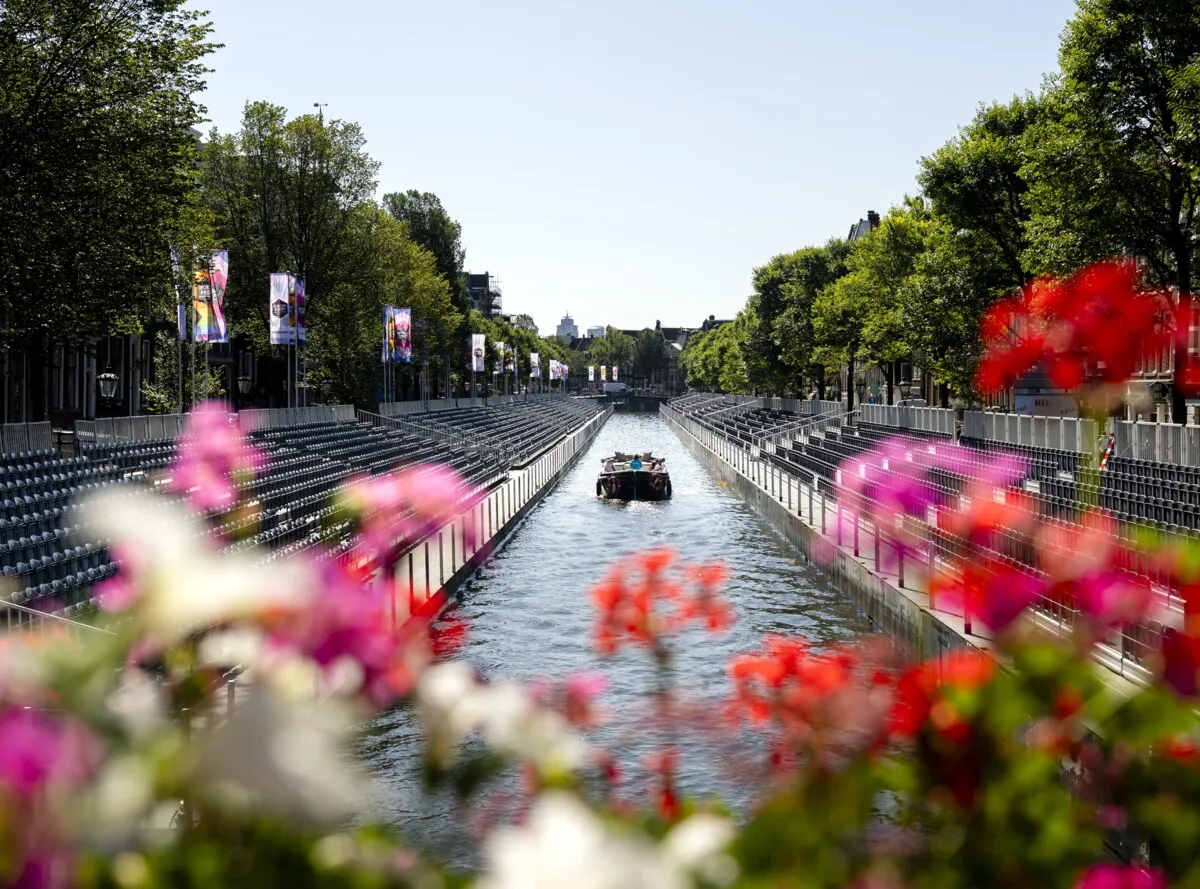 Safe boating at the Canal Parade — is that an illusion?