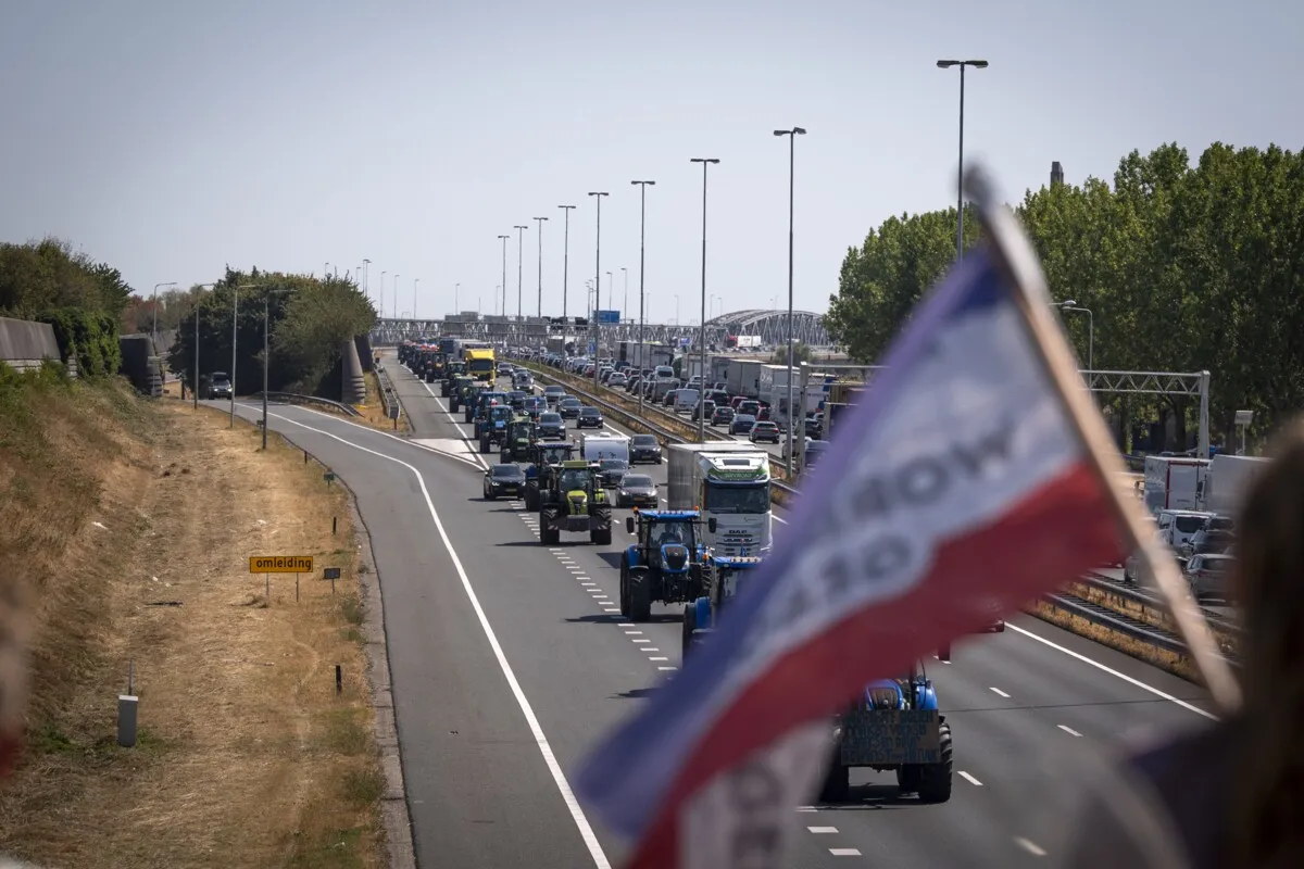 Escalation in the nitrogen debate: farmers block the motorway — protest rights urgently need clearer limits