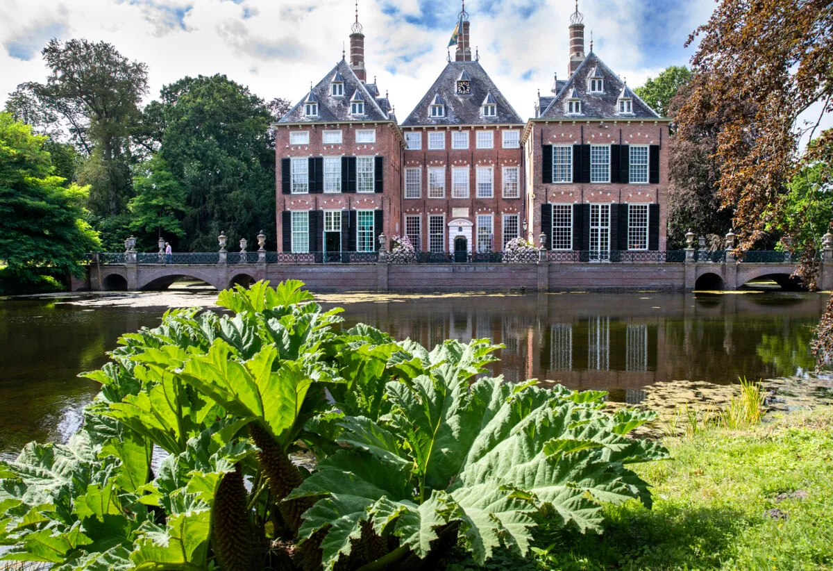 Enterprising country estate in the green: Duivenvoorde Castle