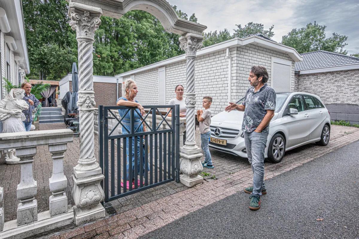 Not jumping on the bandwagon: the caravan site